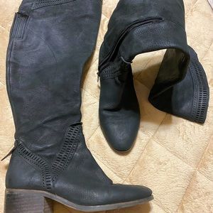 Knee high low heel boots 👢